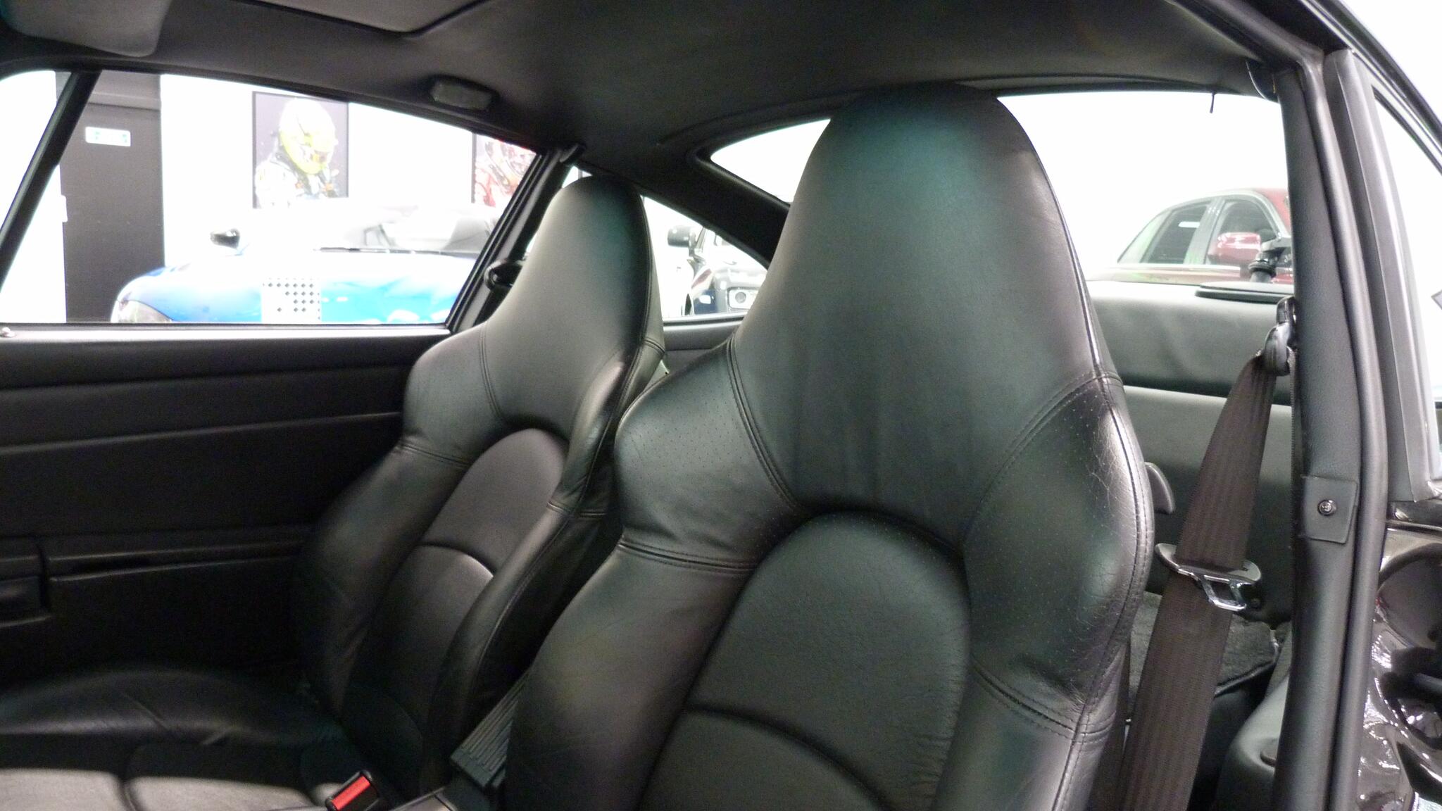 Porsche 911 view 17