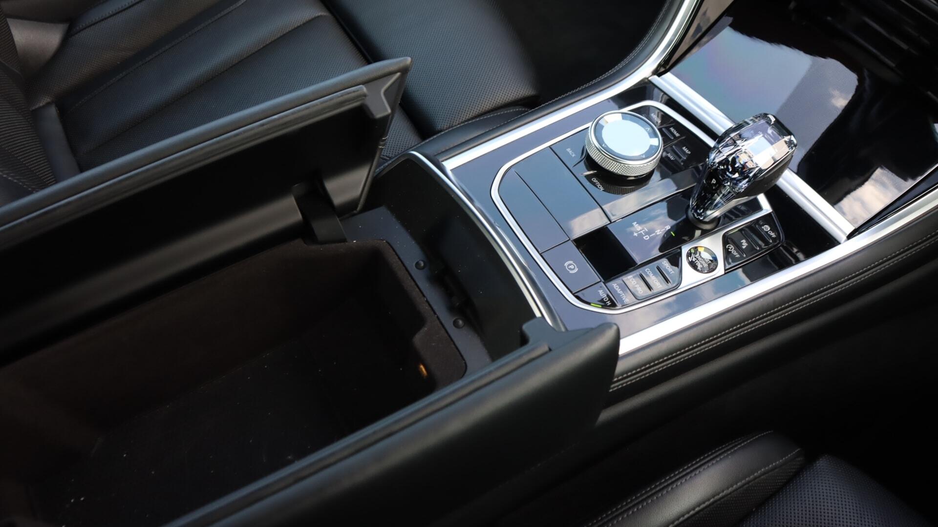 BMW 8 Series view 29
