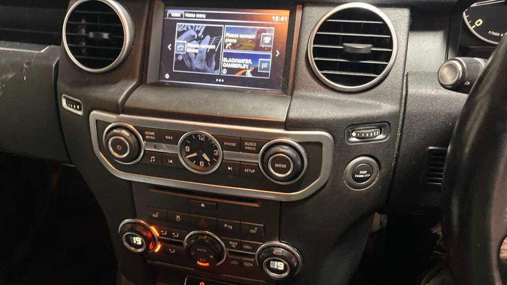 Land Rover Discovery 4 view 4