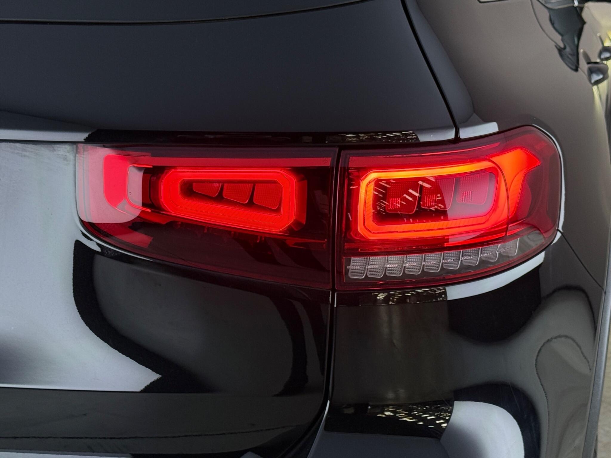 Mercedes-Benz GLB view 11