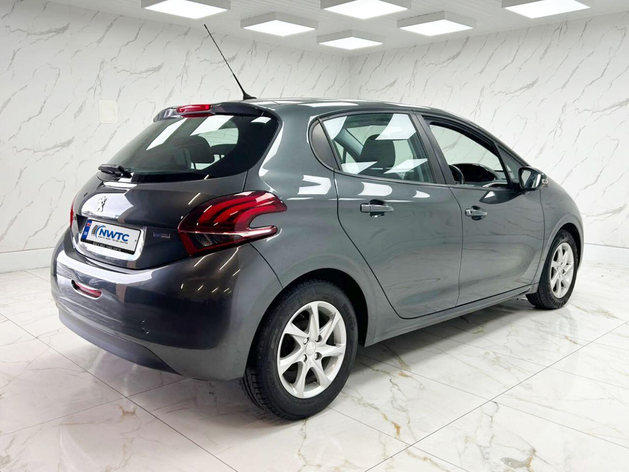 Peugeot 208 view 16