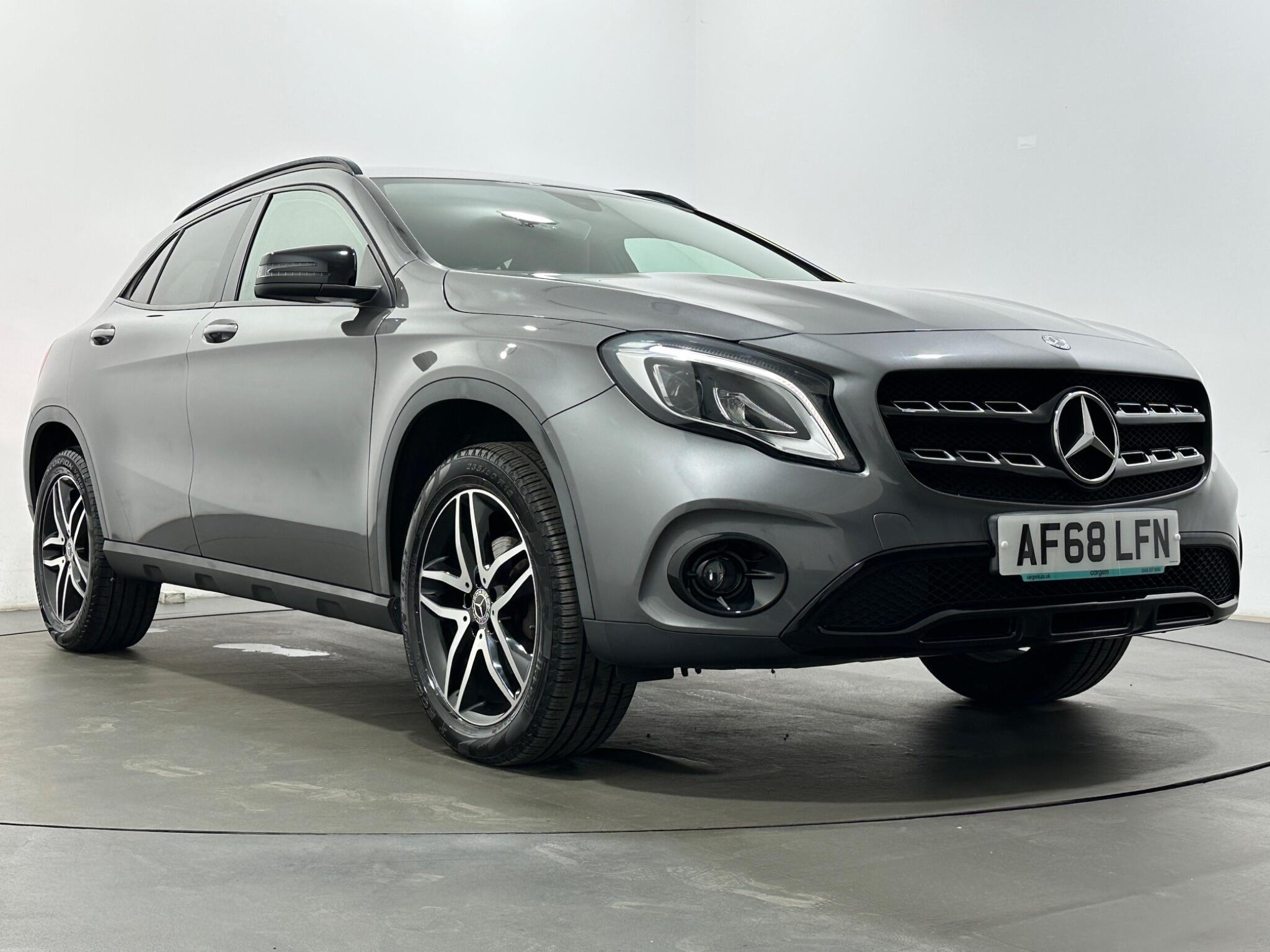 Mercedes-Benz Gla view 52