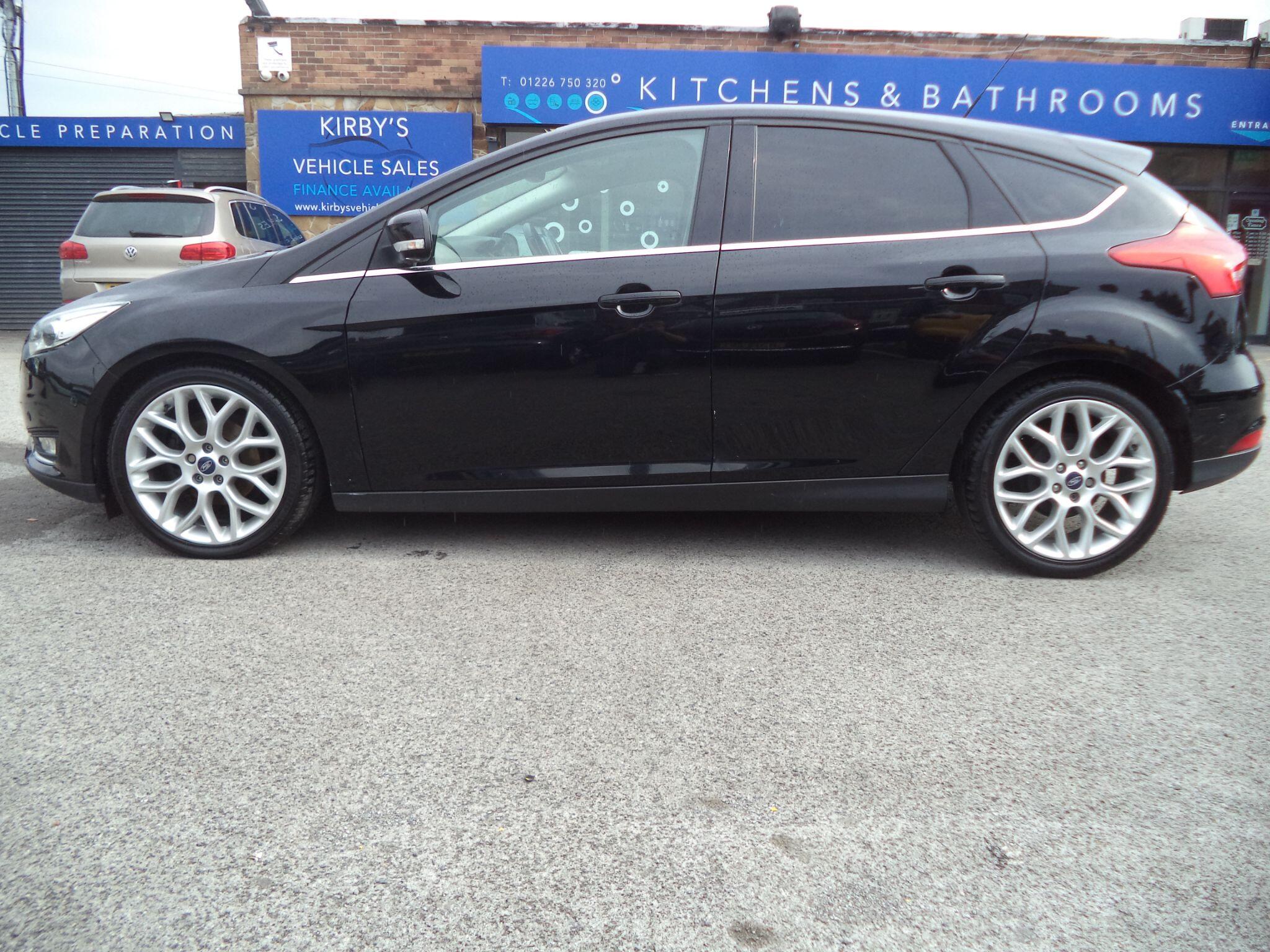 Ford Focus view 12