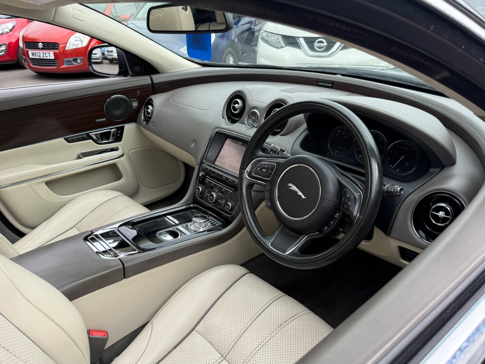 Jaguar XJ - Image 49