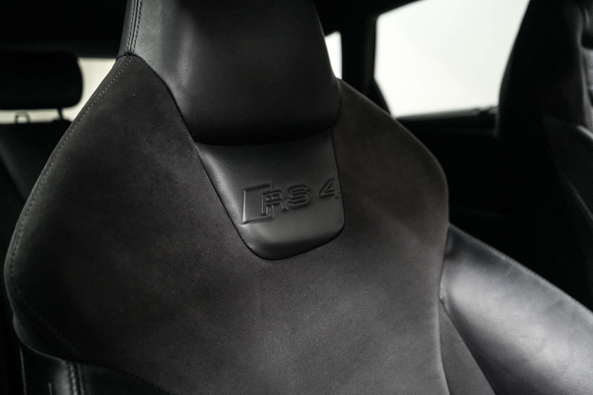 Audi RS4 view 18