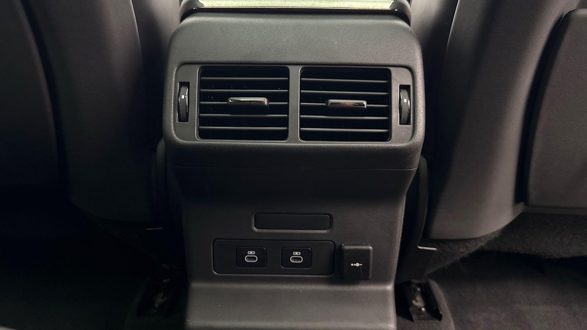 Land Rover Range Rover Velar view 18
