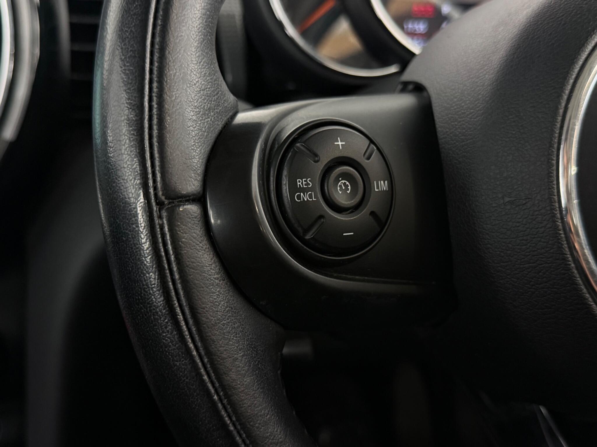 Mini Hatch view 12