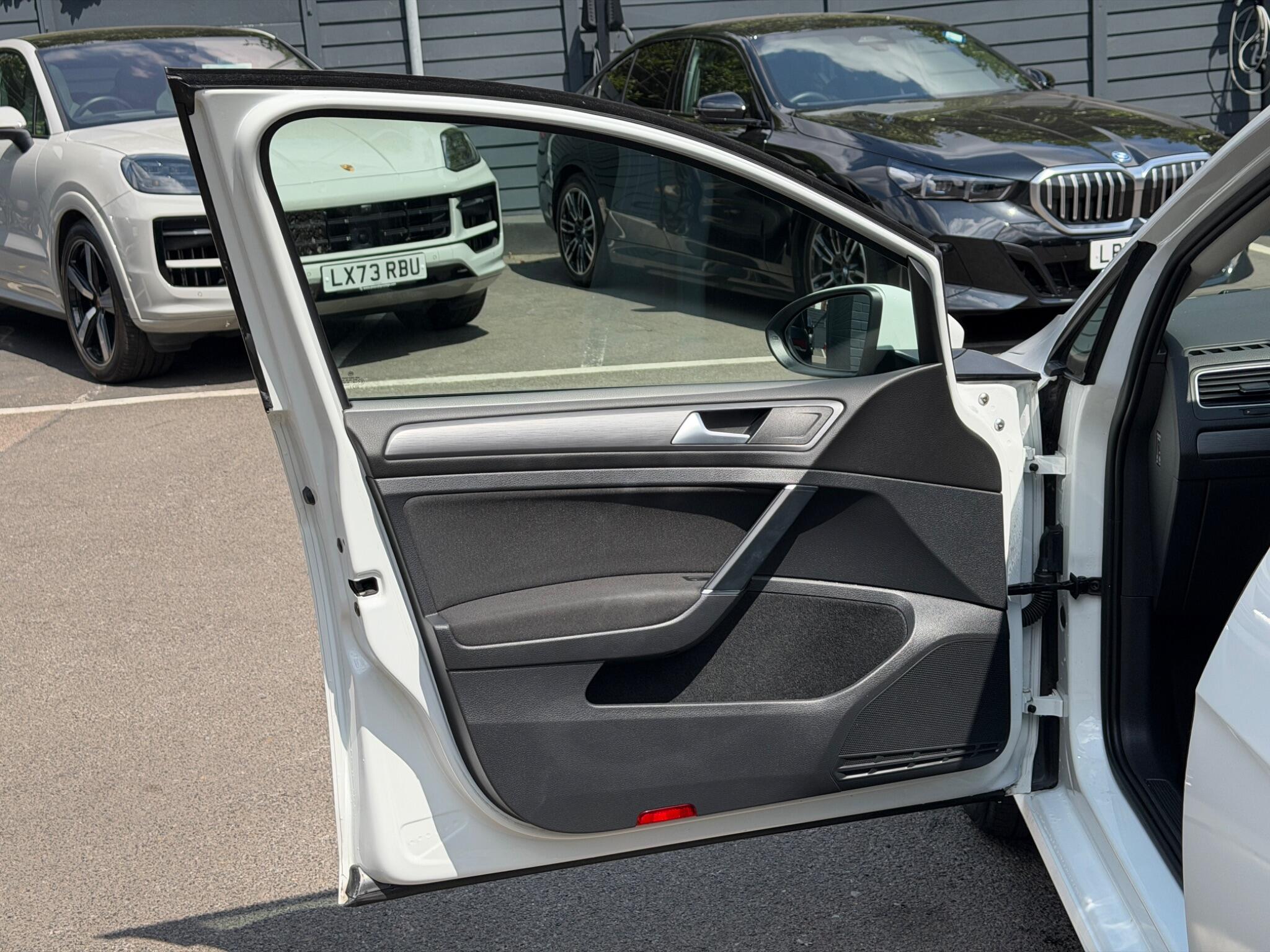 Volkswagen Golf view 15
