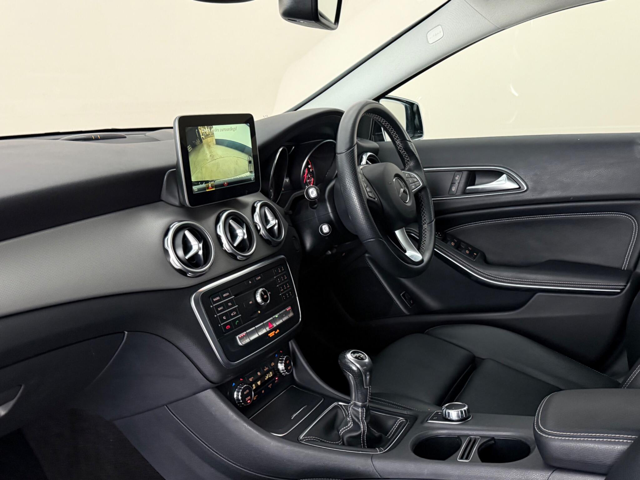 Mercedes-Benz Gla view 13