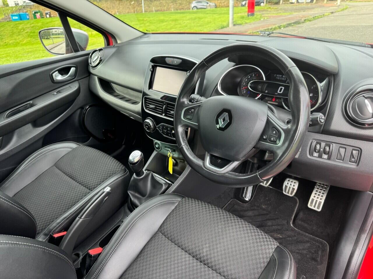 Renault Clio view 25