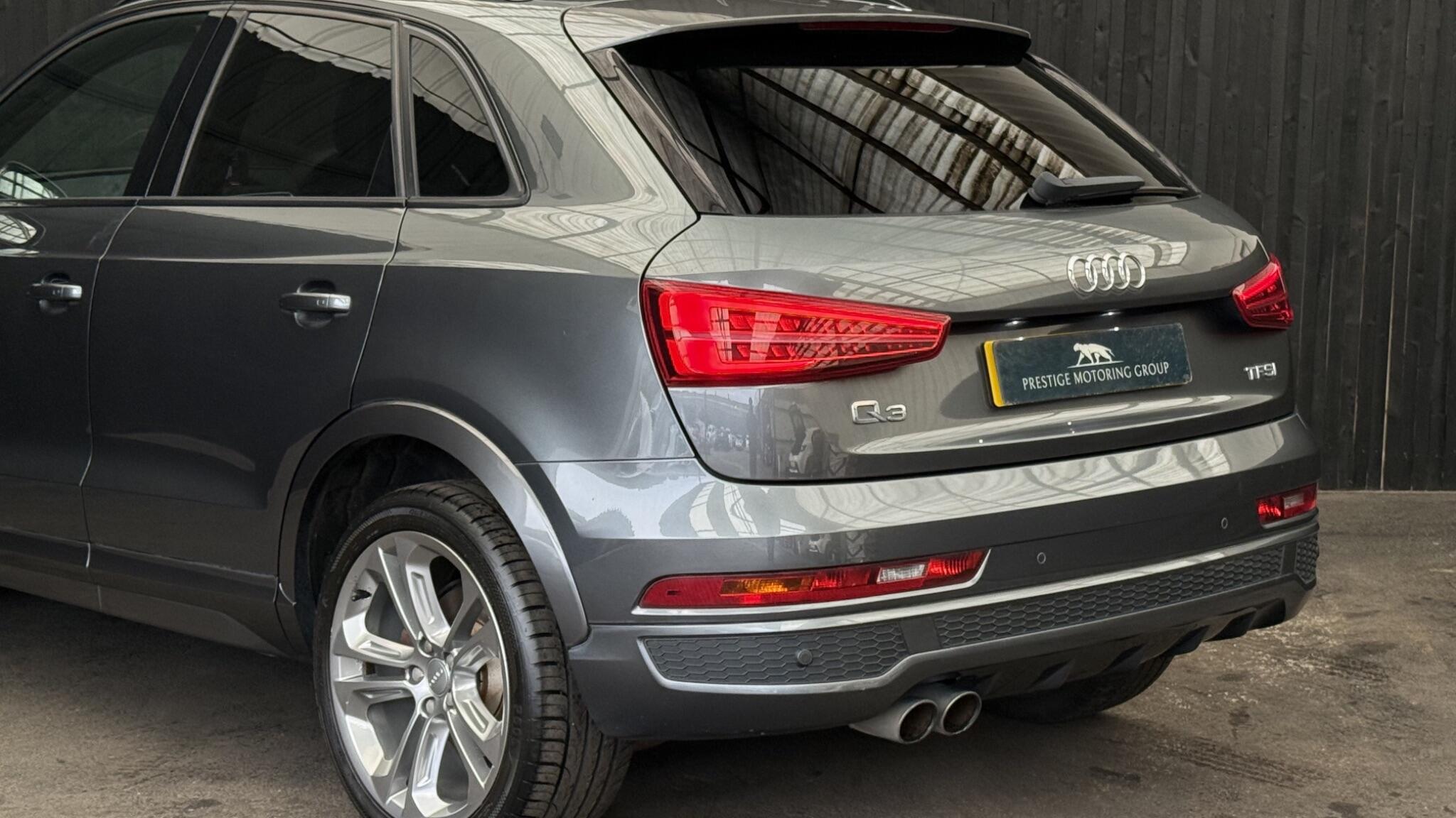Audi Q3 view 20
