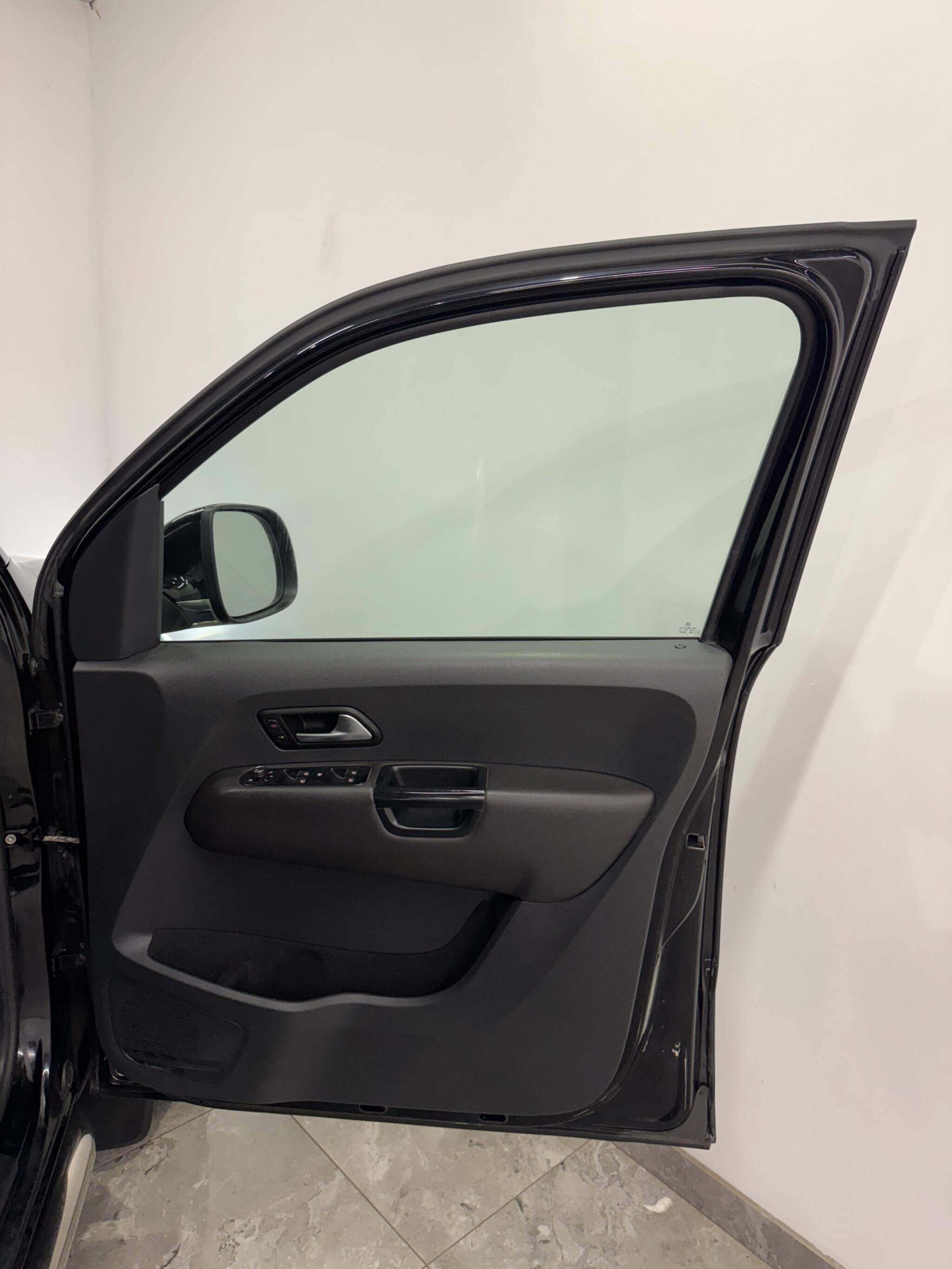 Volkswagen Amarok view 12