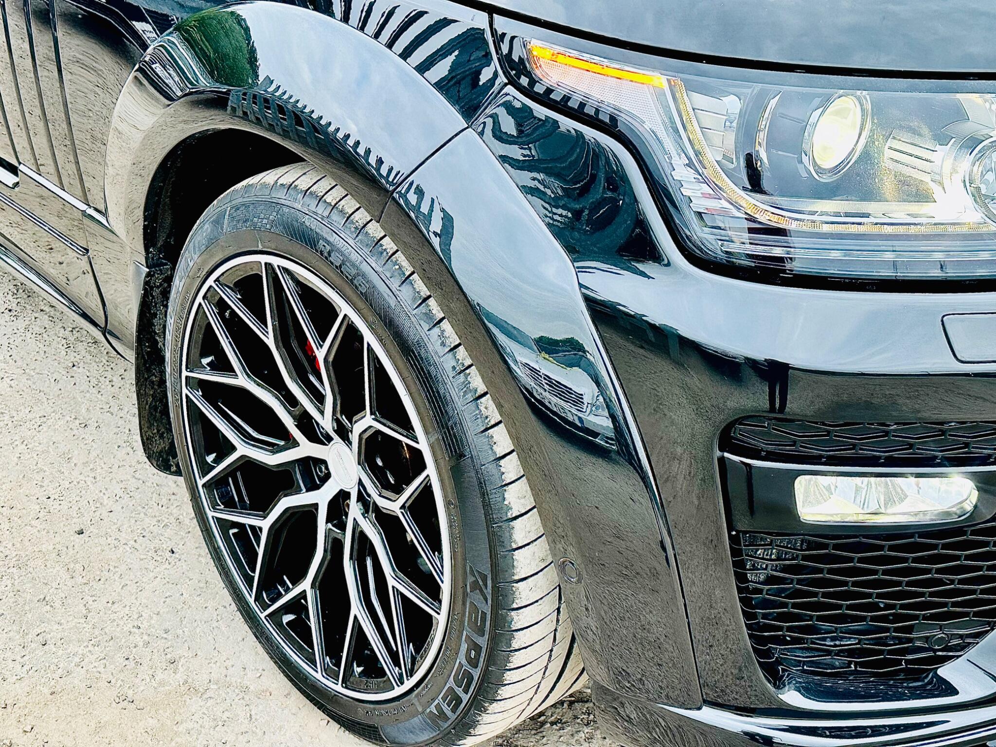 Land Rover Range Rover view 13