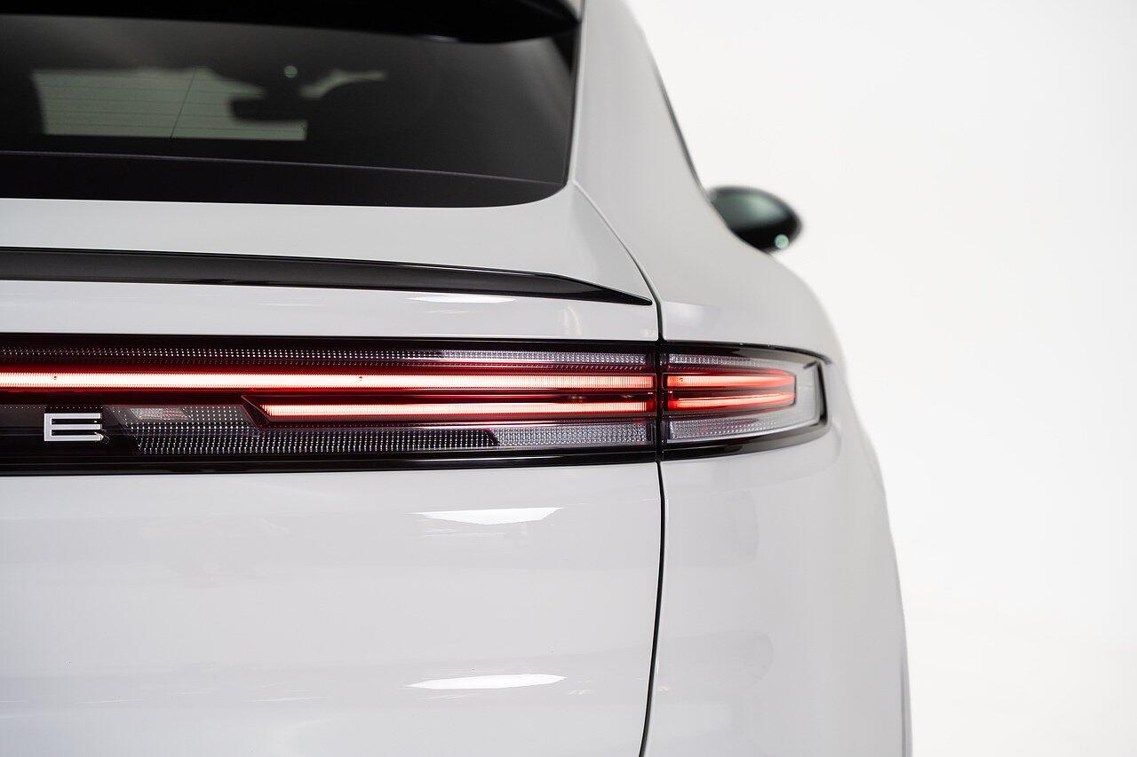 Porsche Cayenne view 26
