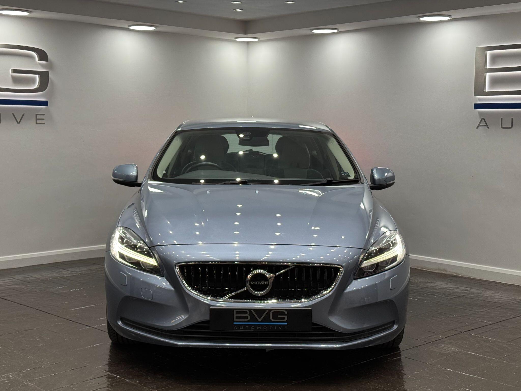 Volvo V40 view 4