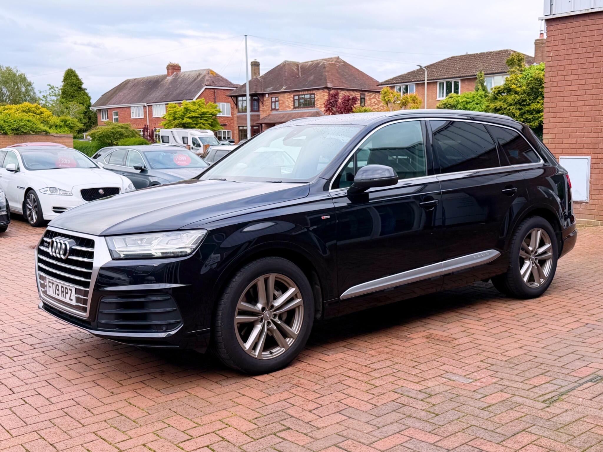 Audi Q7 view 36