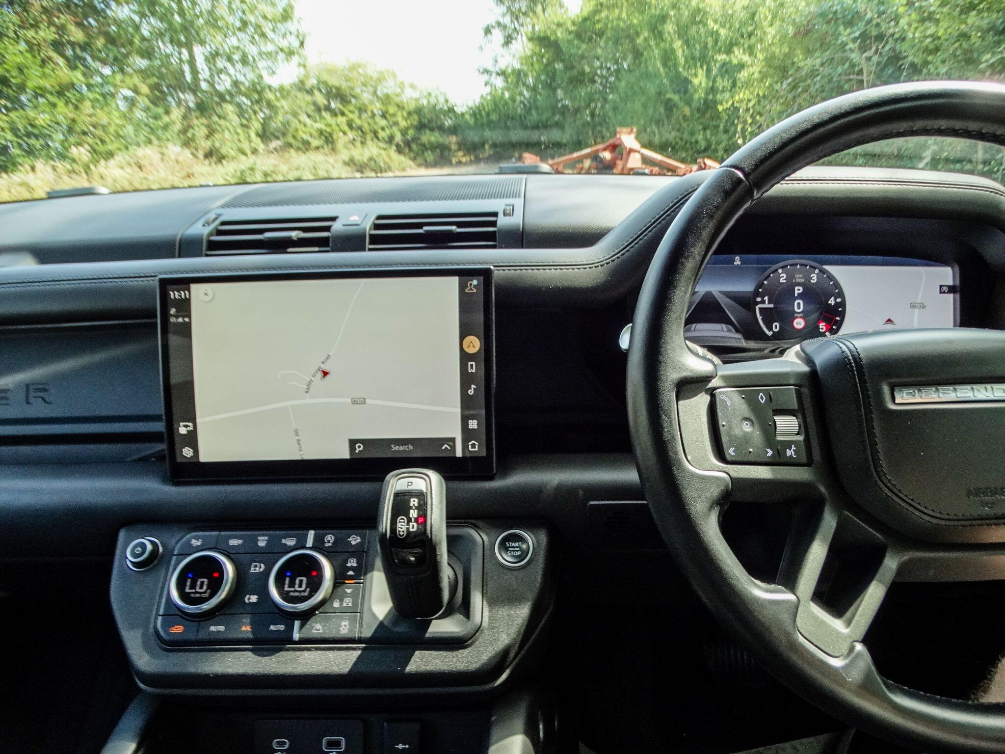 Land Rover Defender 110 view 8