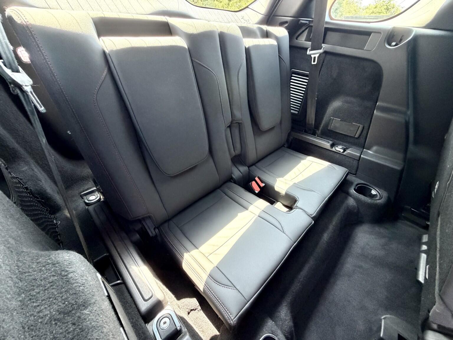 Land Rover Discovery Sport view 31