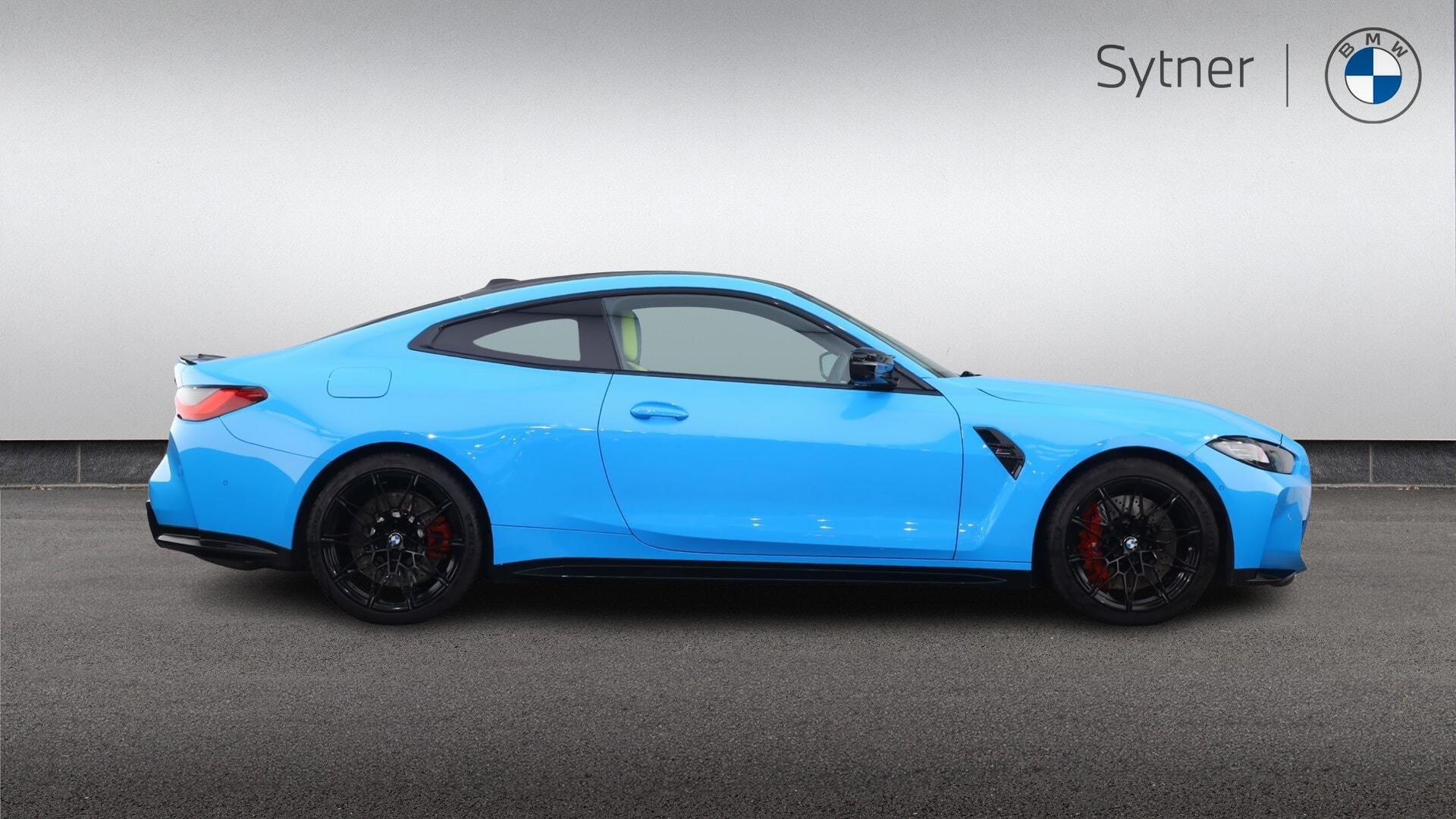 BMW M4 view 3