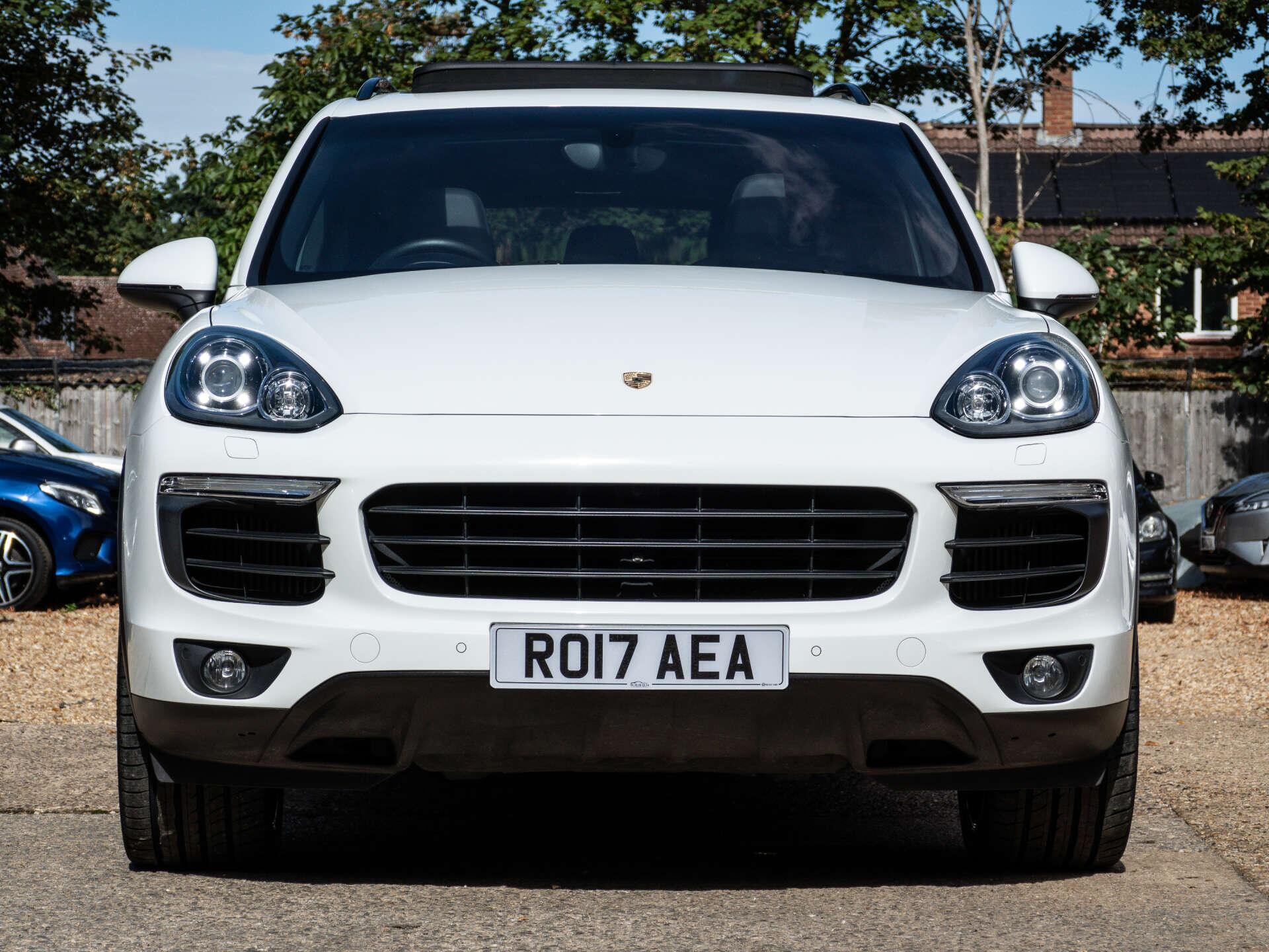 Porsche Cayenne view 9