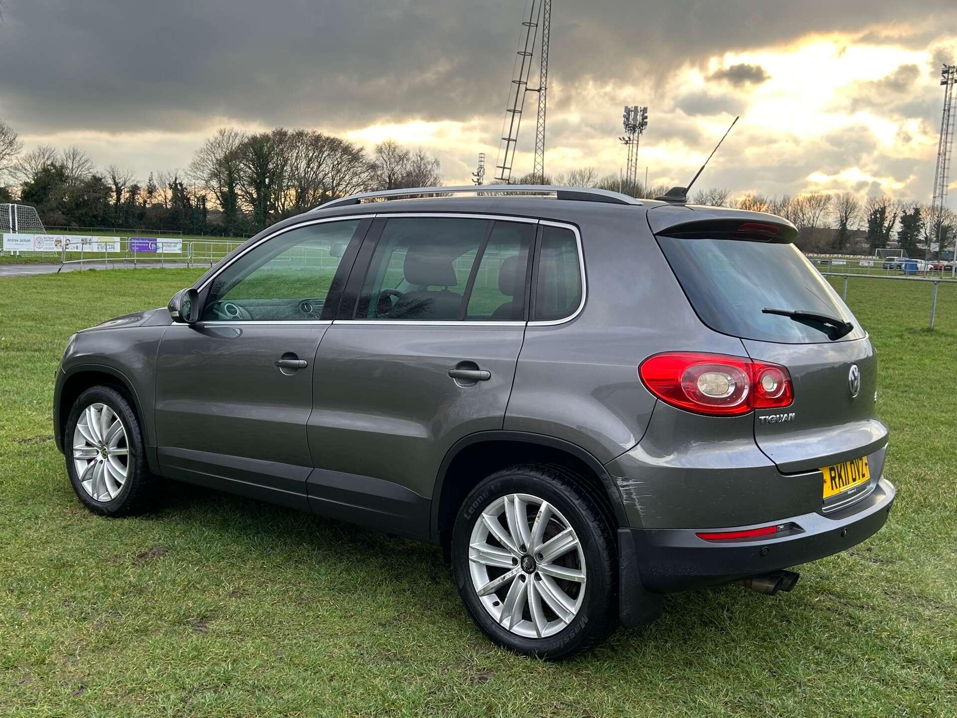 Volkswagen Tiguan view 6