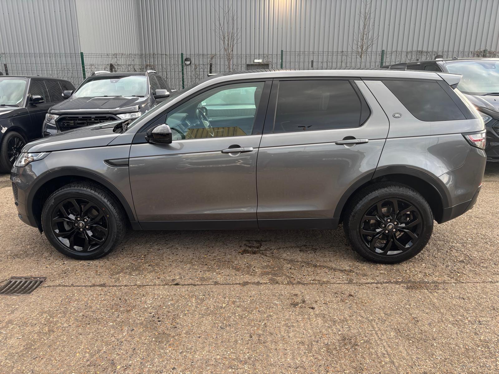 Land Rover Discovery Sport view 9
