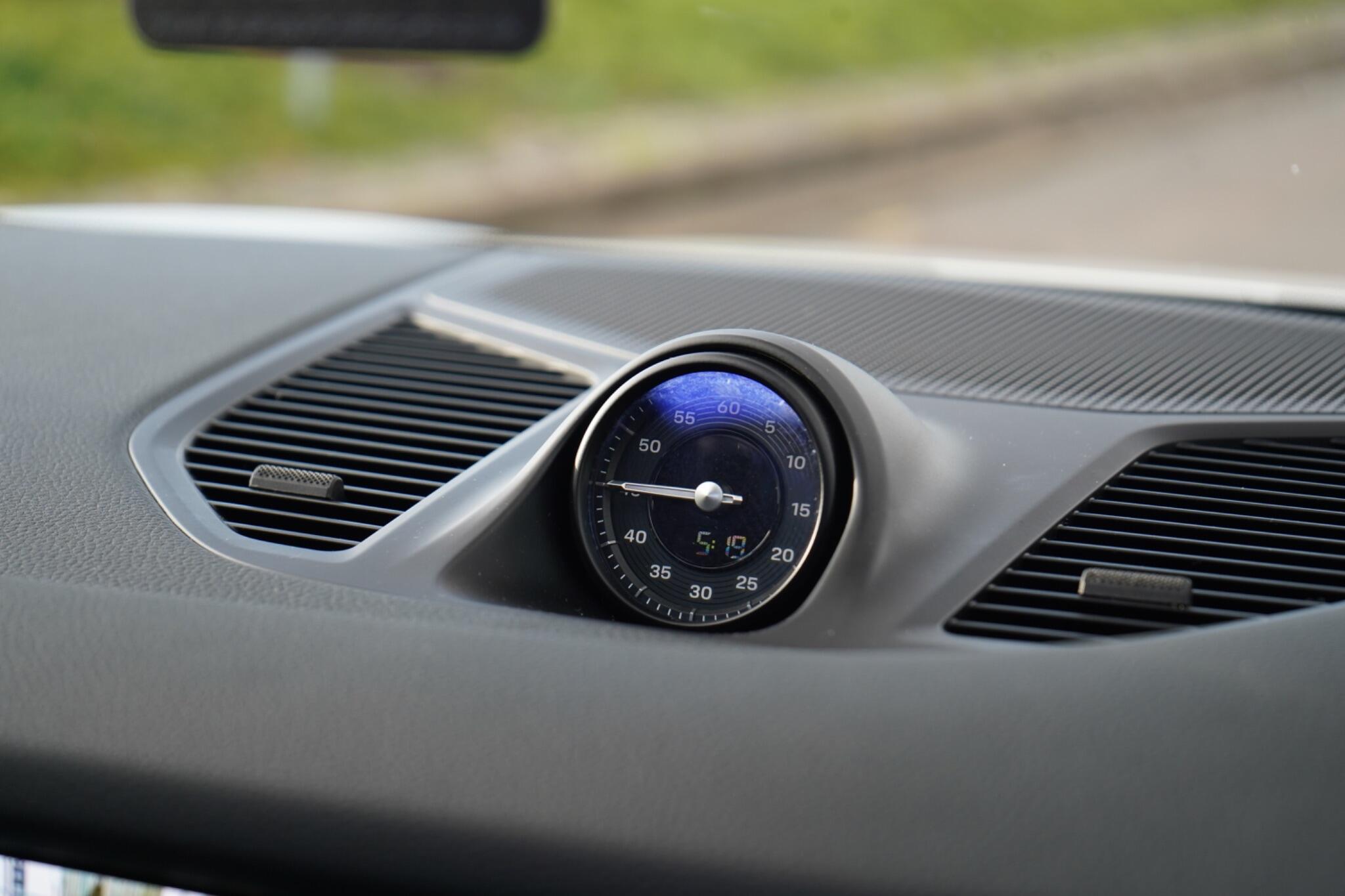 Porsche Cayenne view 13