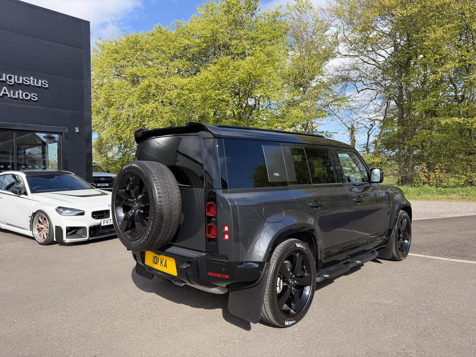 Land Rover Defender 110 view 8