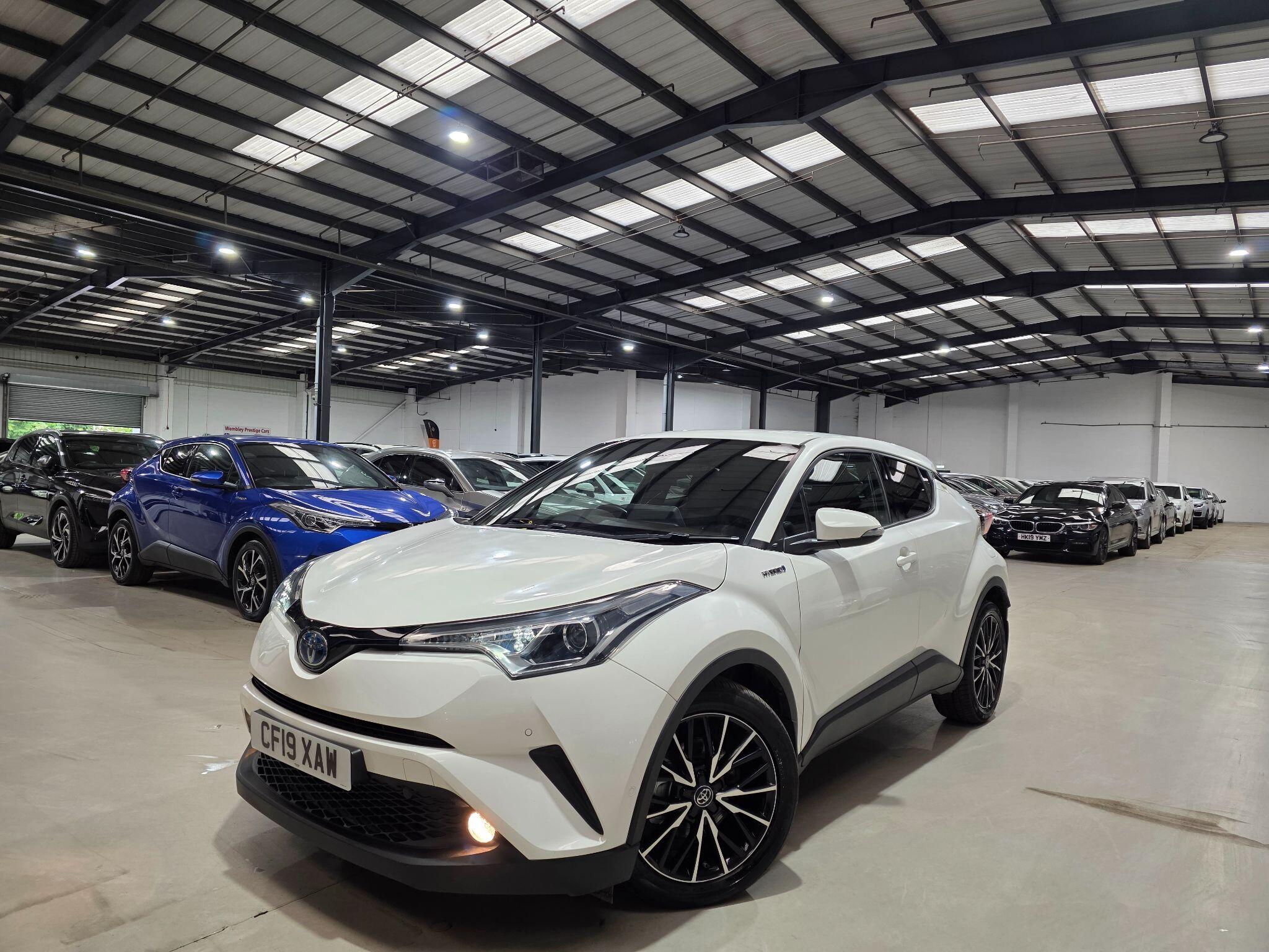 Toyota C-HR main image