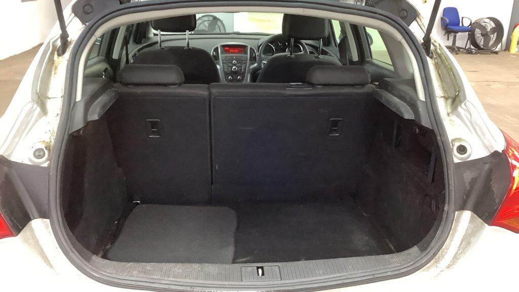 Vauxhall Astra view 7