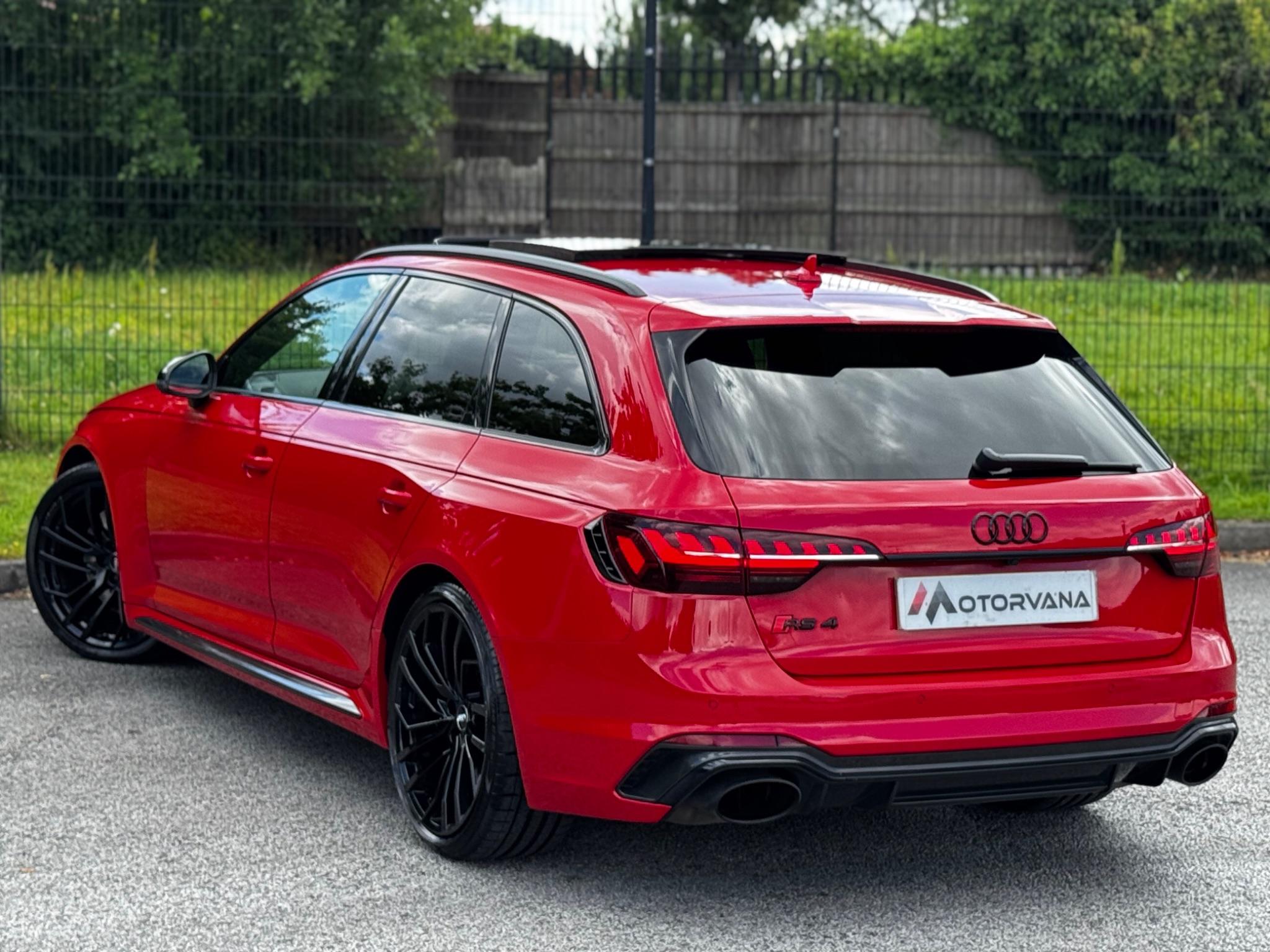 Audi RS4 view 15