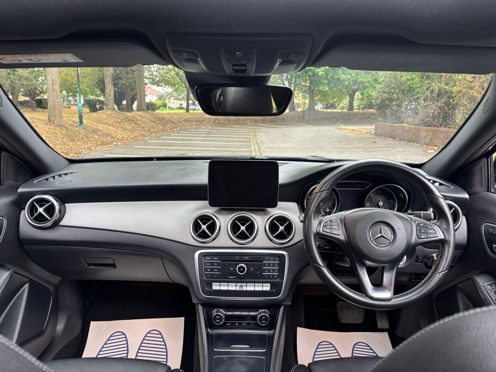 Mercedes-Benz GLA view 25