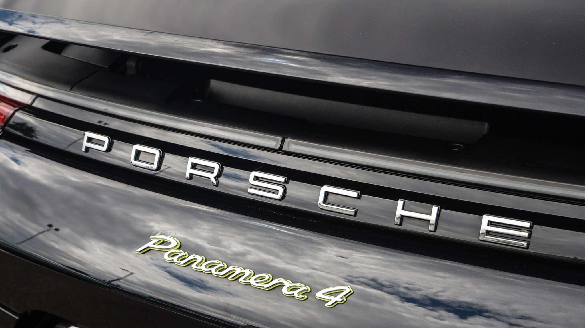 Porsche Panamera view 16