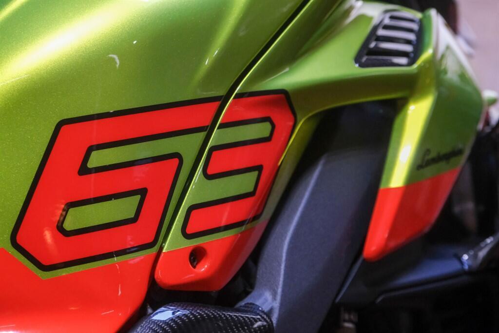 Ducati Streetfighter V4 view 8