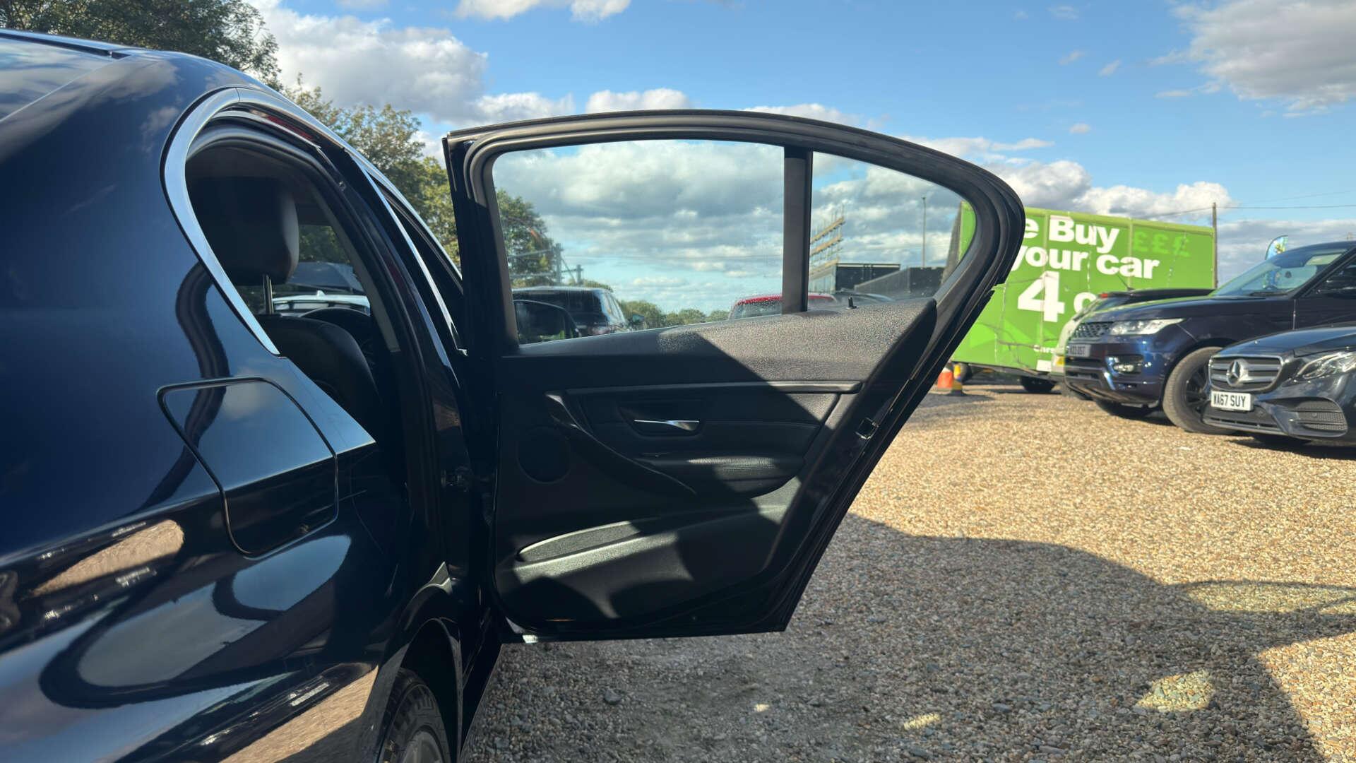 BMW 3 Series view 38