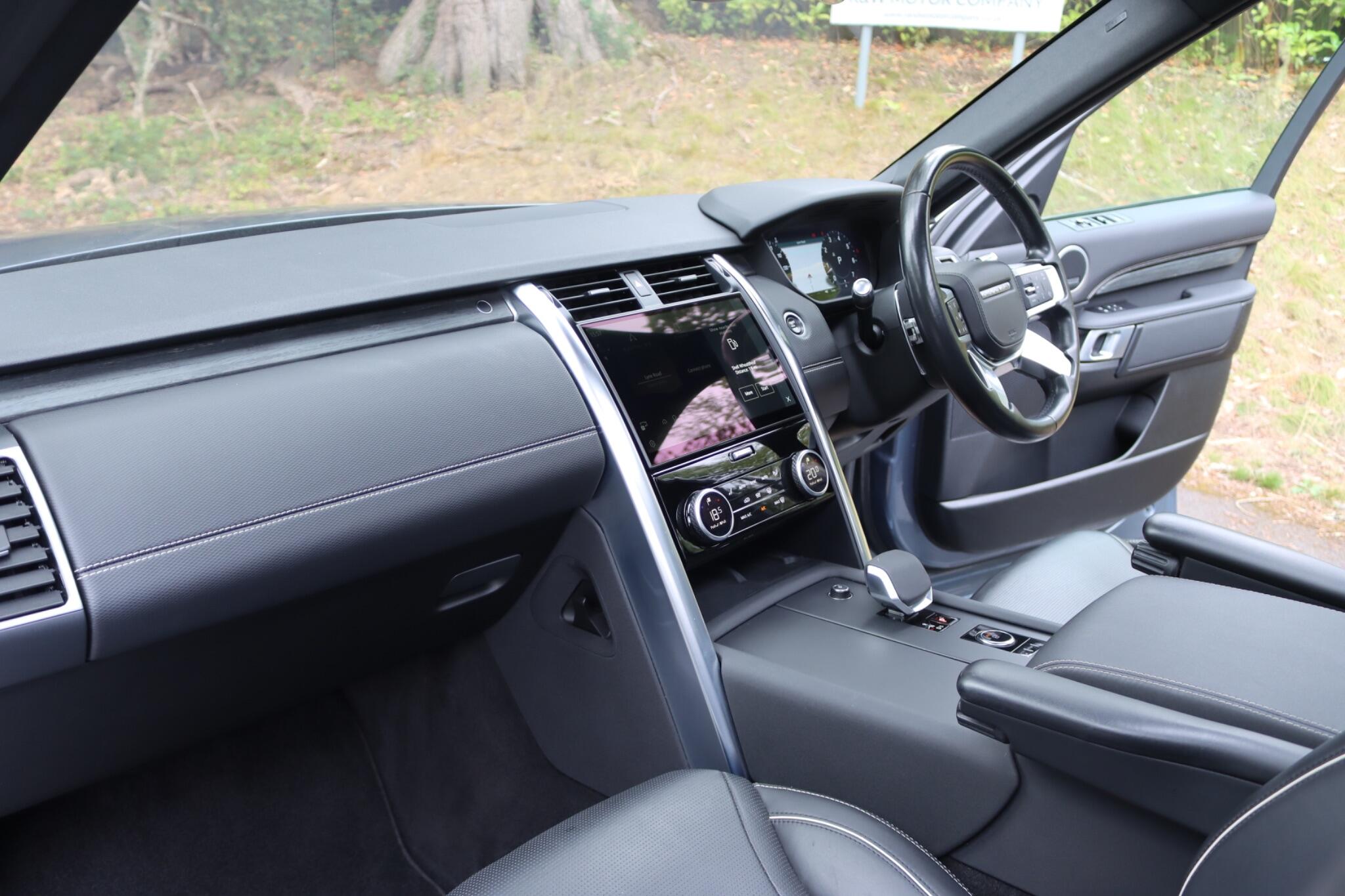 Land Rover Discovery view 10