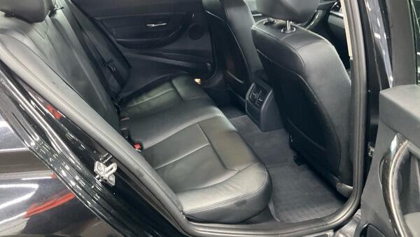 BMW 3 Series view 3
