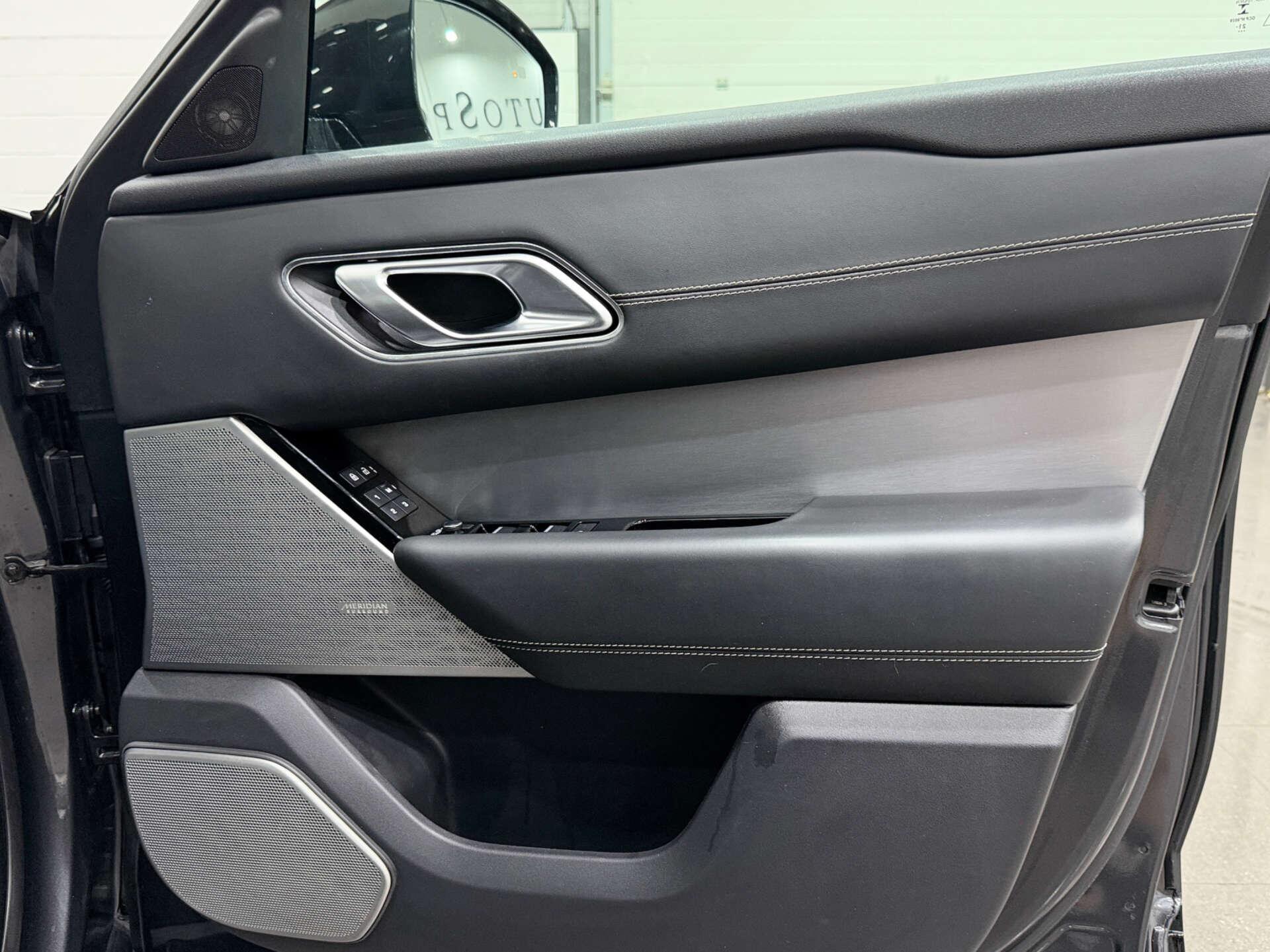 Land Rover Range Rover Velar view 36