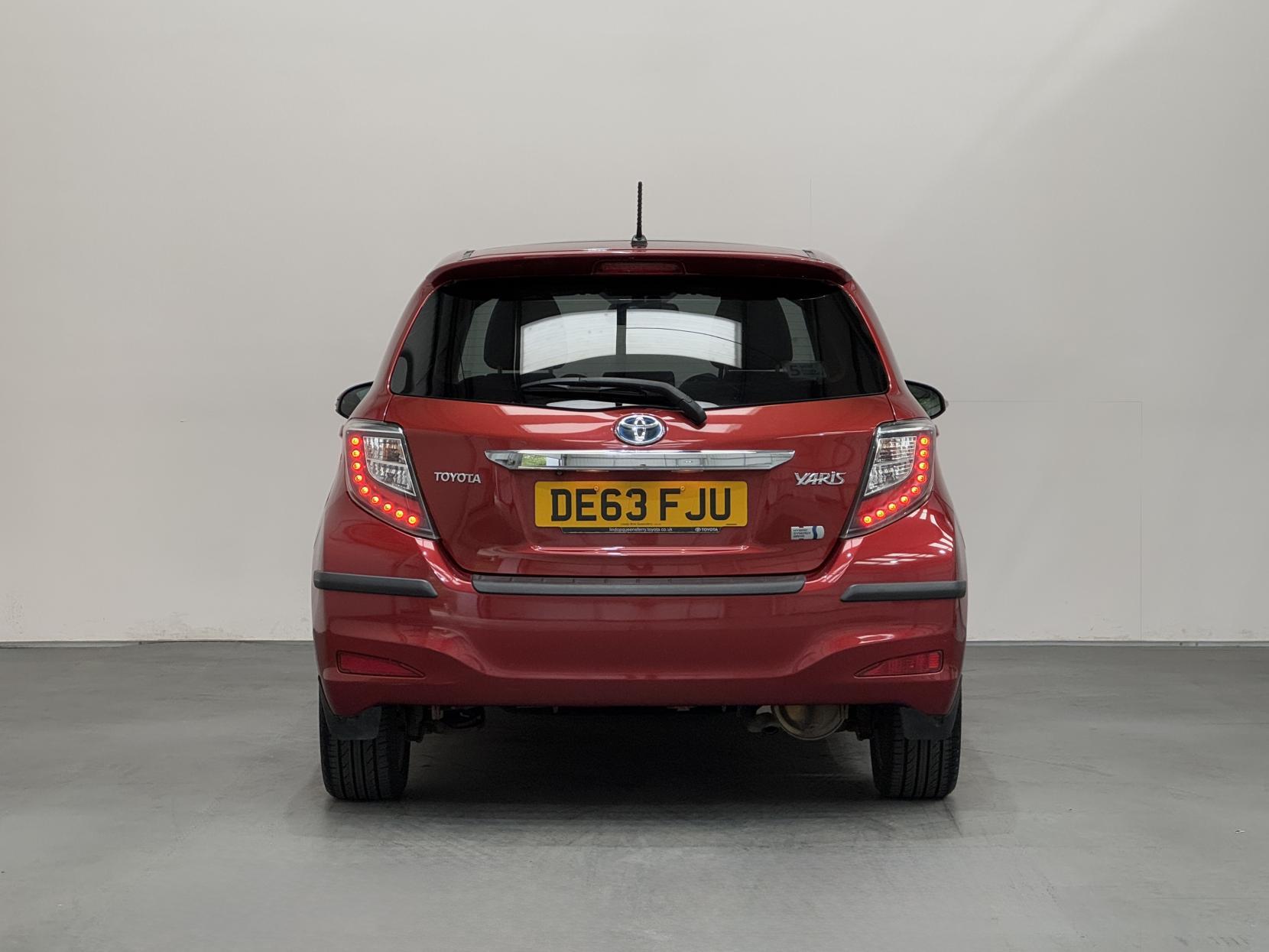 Toyota Yaris view 10