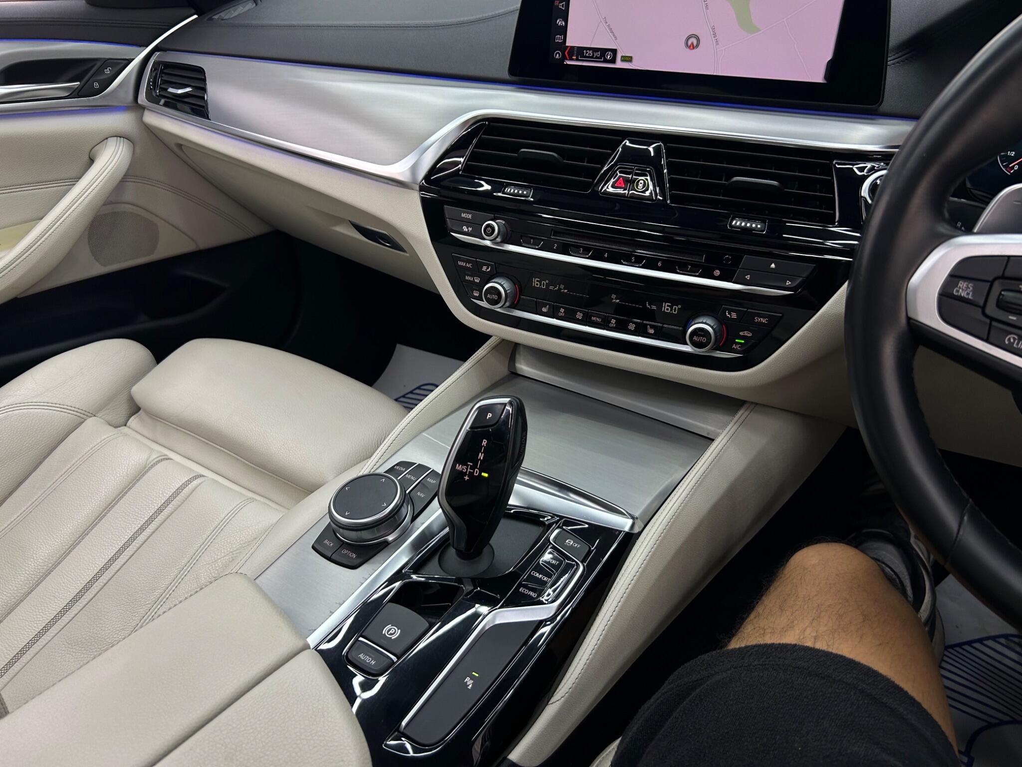 BMW 5 Series view 8