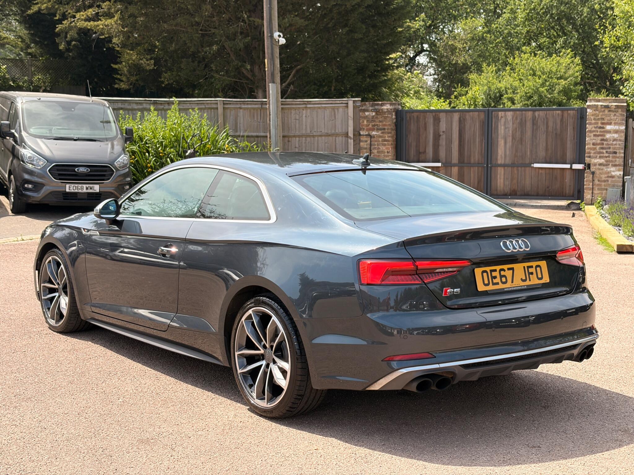 Audi S5 view 6