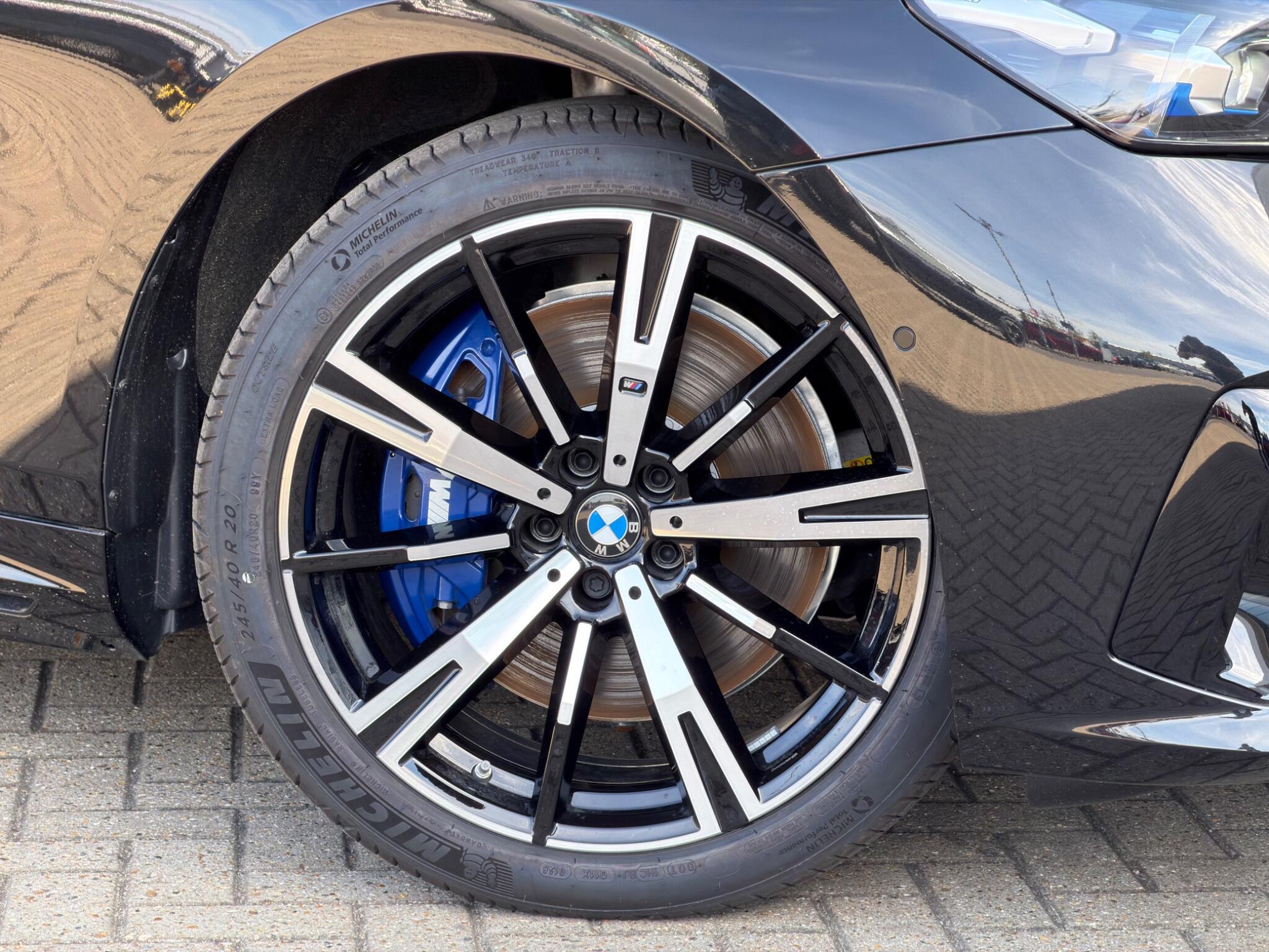 BMW 5 Series view 17
