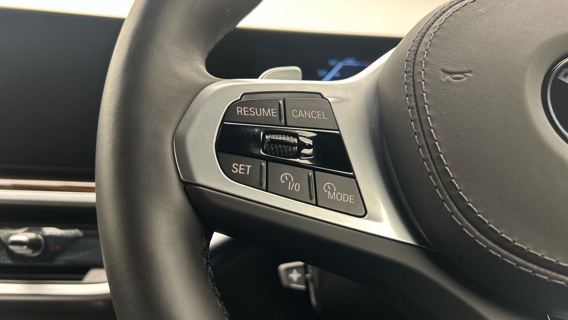 BMW X7 view 17