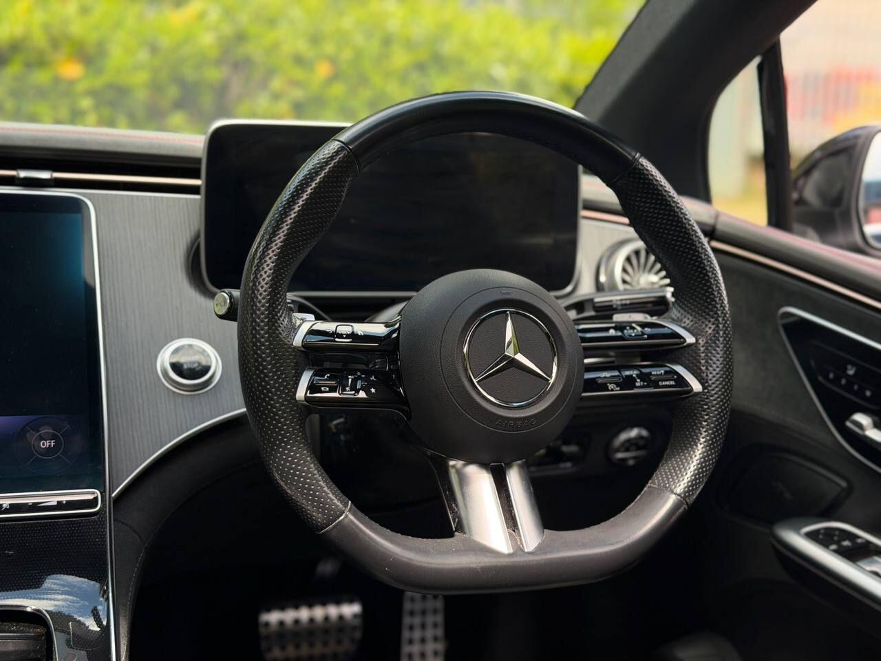 Mercedes-Benz 300 view 22