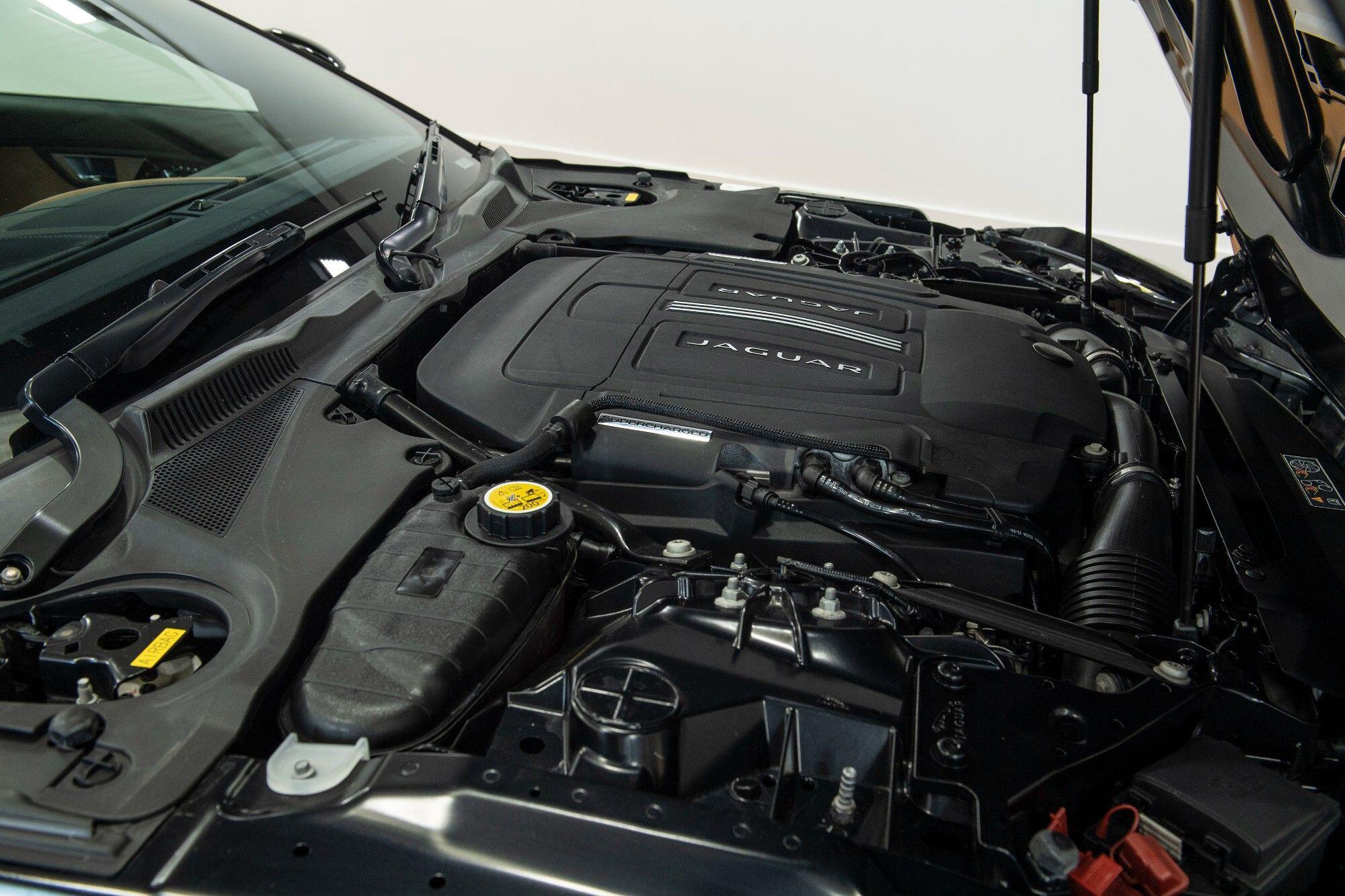Jaguar F-Type view 36
