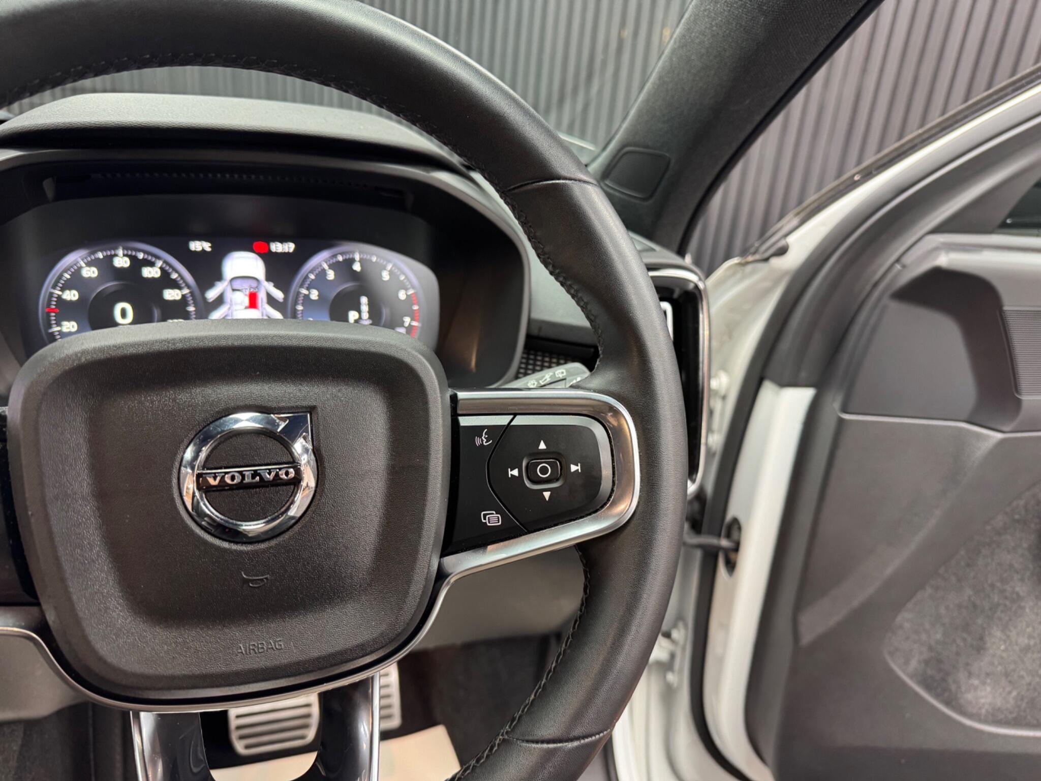 Volvo XC40 view 44