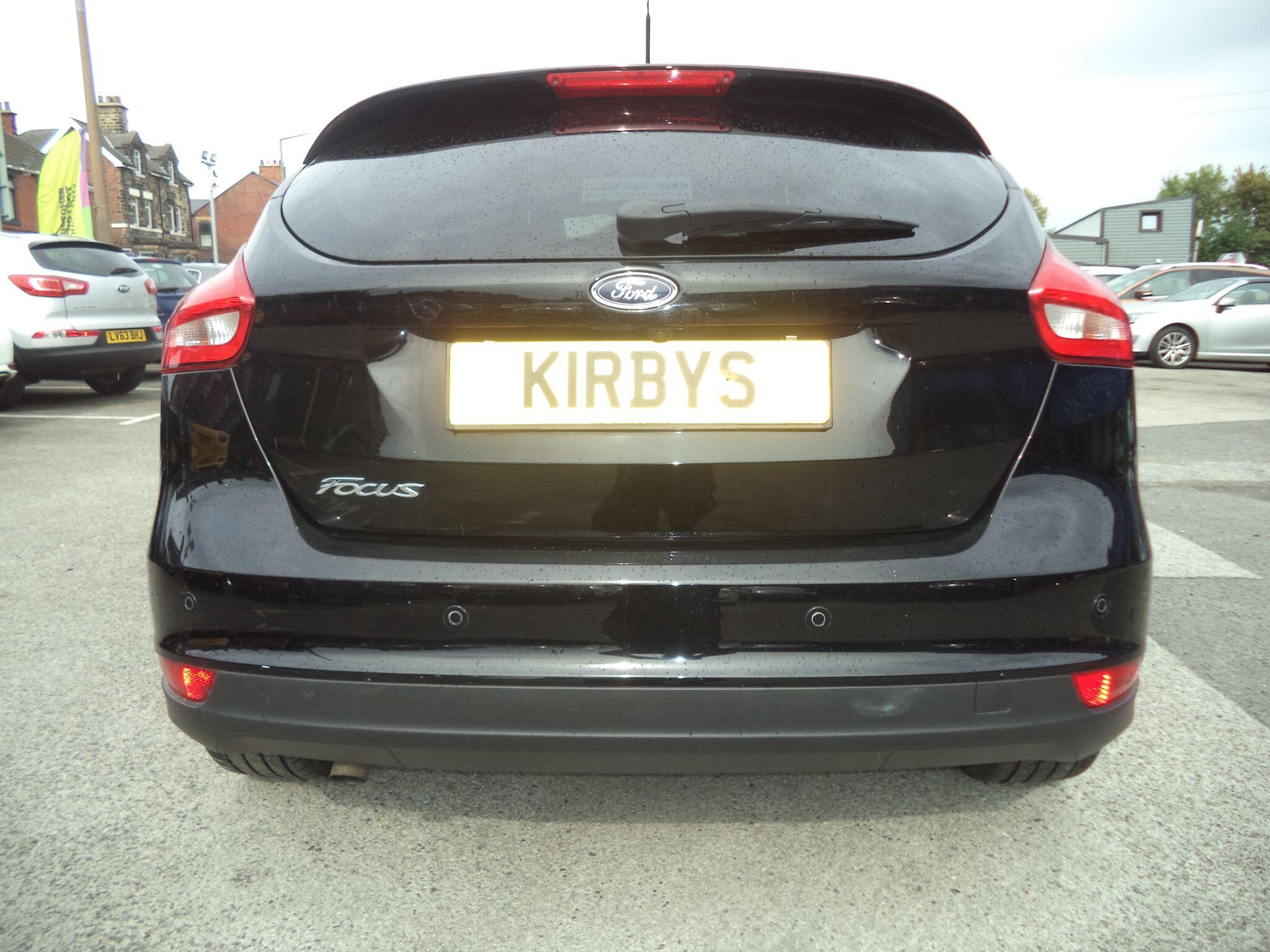Ford Focus view 14