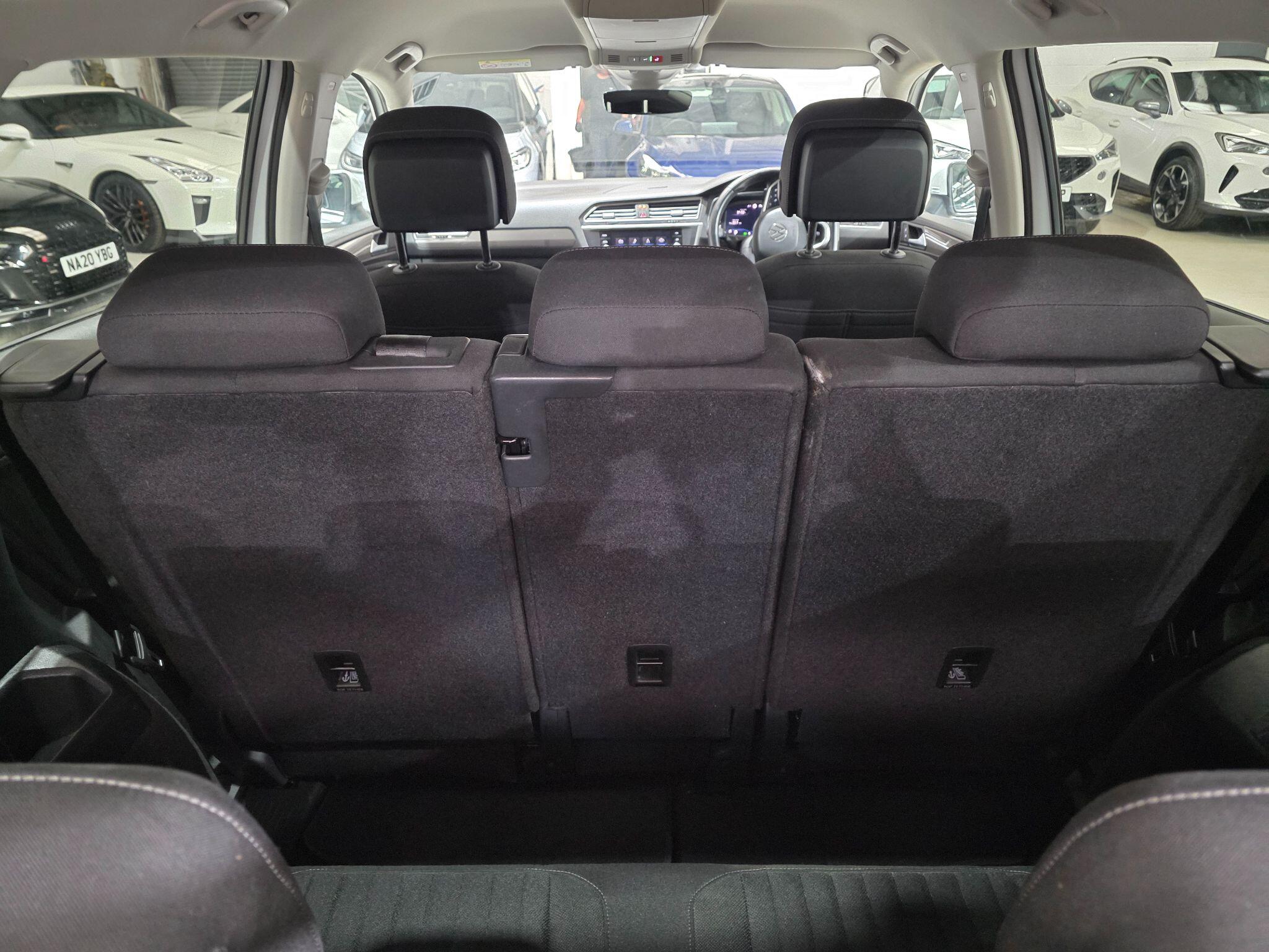 Volkswagen Tiguan Allspace view 33