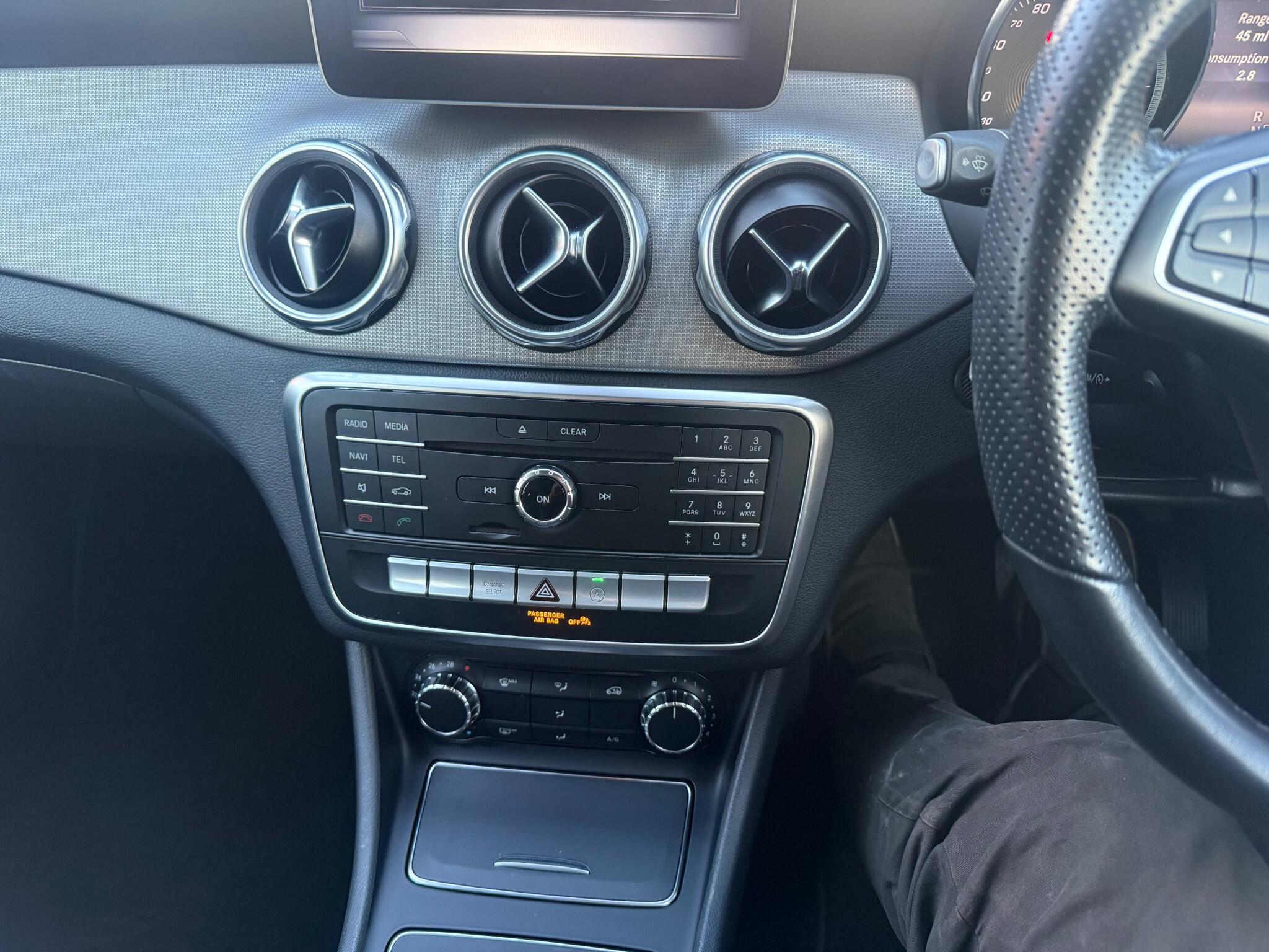 Mercedes-Benz GLA view 18