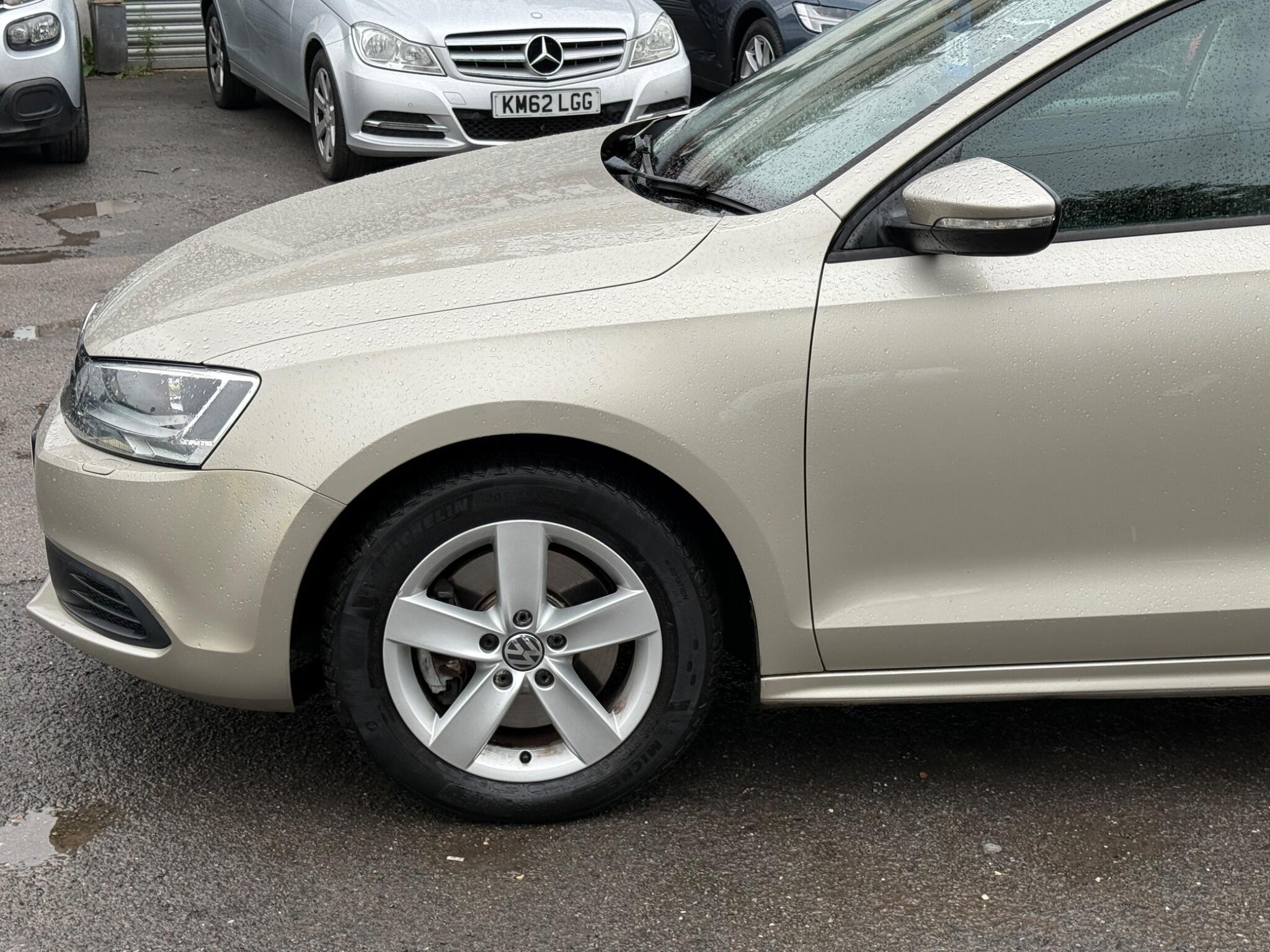Volkswagen Jetta - Image 11
